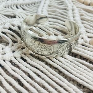 Silver tone Elephant Print Cuff